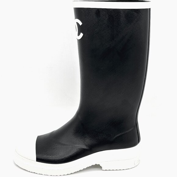 CHANEL 26C Rubber PVC CC Logo Two Tone Rainboots Rain Boots Black White - Picture 2 of 12
